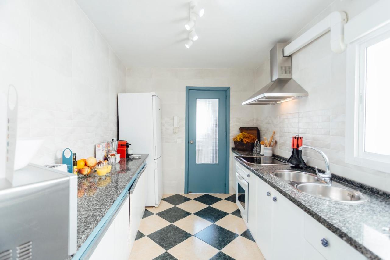 Апартаменты Stunning And Colorful- 4Bd 2Bth- Santa Cruz Севилья Экстерьер фото