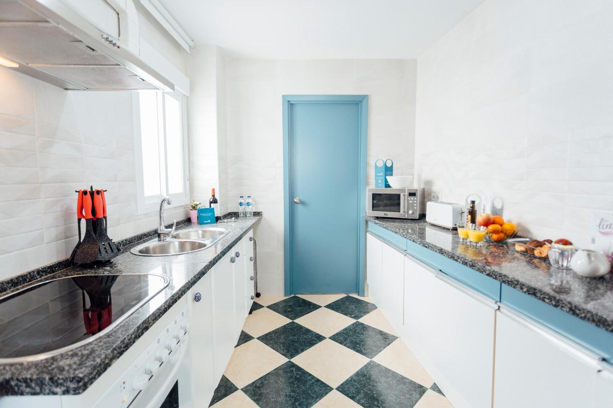 Апартаменты Stunning And Colorful- 4Bd 2Bth- Santa Cruz Севилья Экстерьер фото