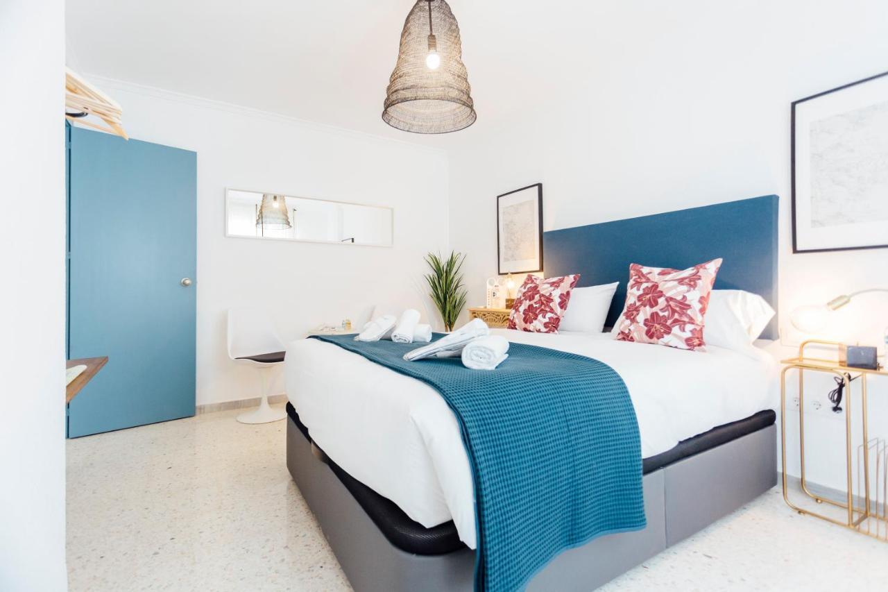 Апартаменты Stunning And Colorful- 4Bd 2Bth- Santa Cruz Севилья Экстерьер фото