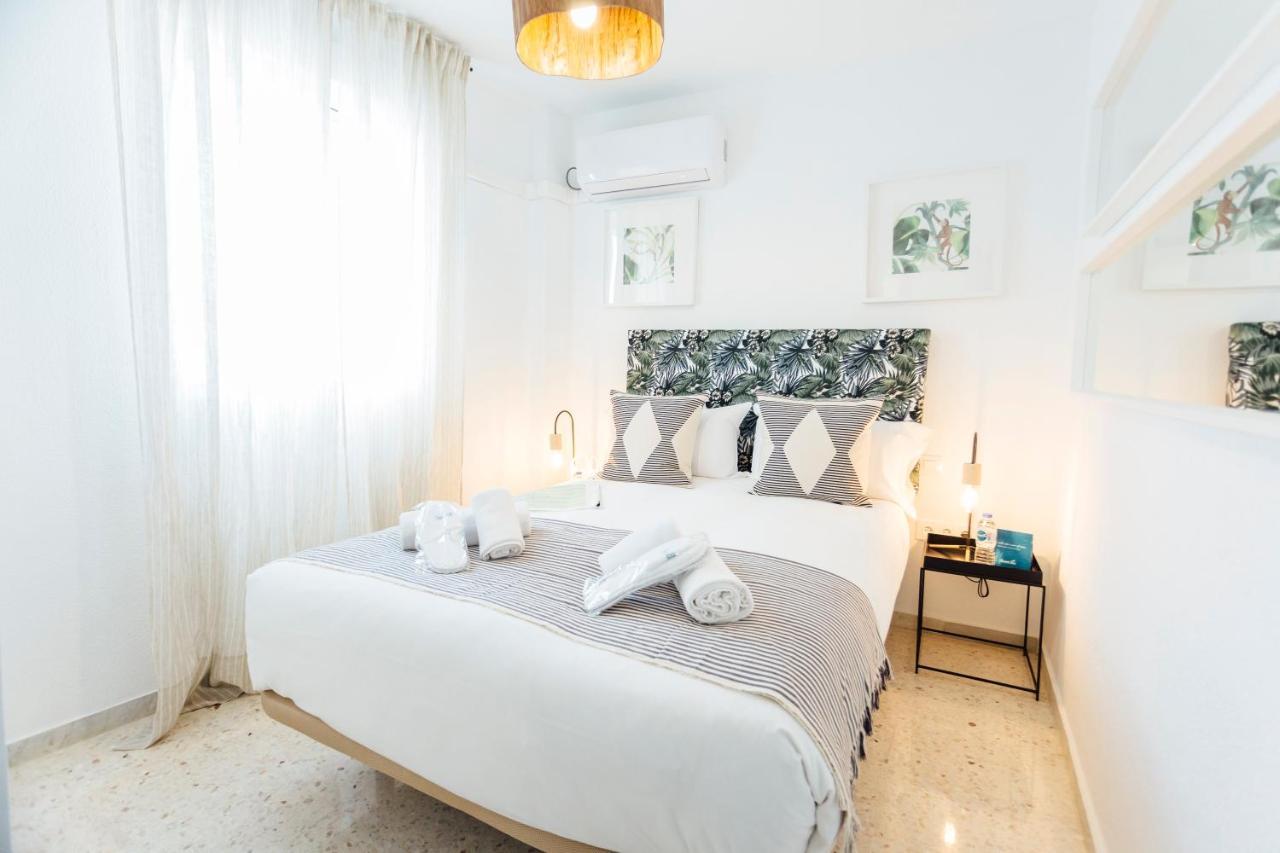 Апартаменты Stunning And Colorful- 4Bd 2Bth- Santa Cruz Севилья Экстерьер фото